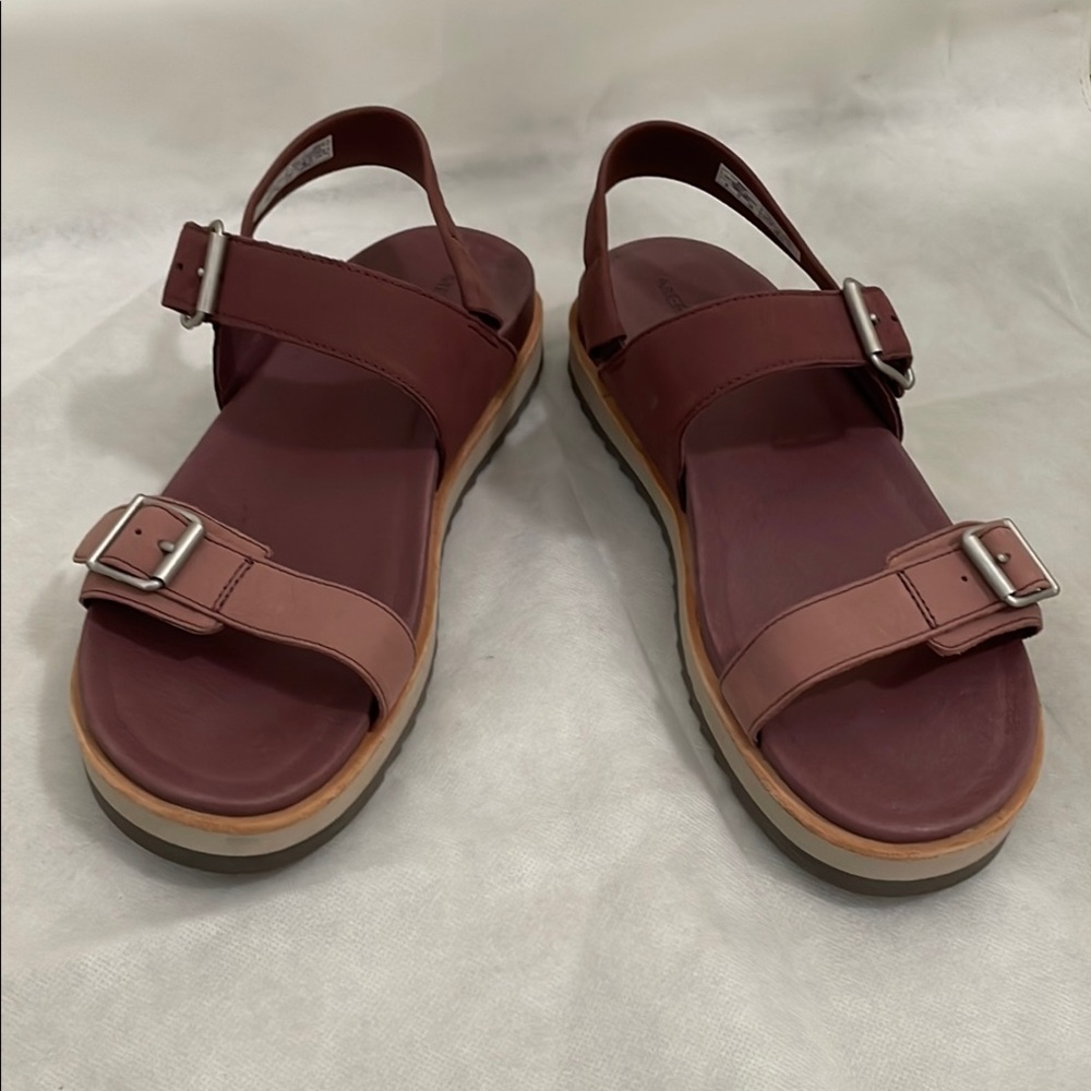Women's Merrell purple/maroon Sandals